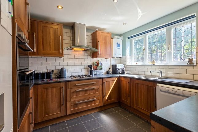 26 Silver Hill, College Town, Berkshire photo 2