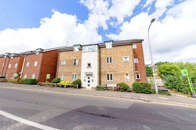 Thumbnail Flat for sale in Hieatt Close, Mount Pleasant, Reading