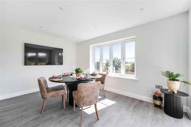 3, Hackney Way, Reading photo 4