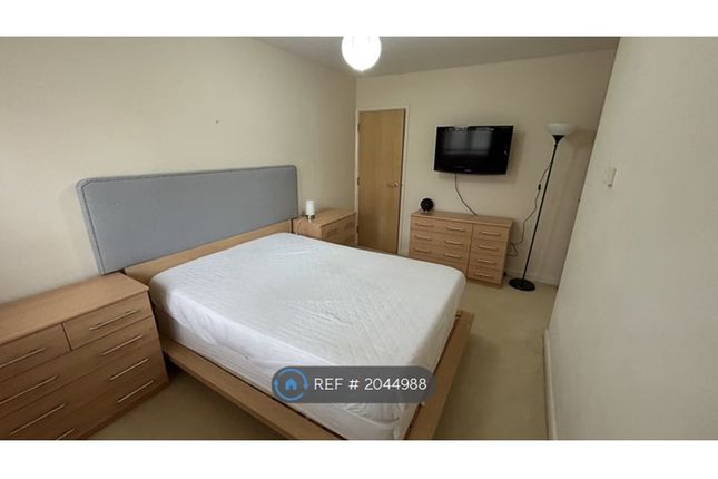 Thumbnail Room to rent in Yew Tree Close, London