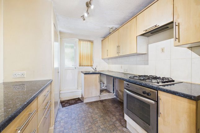 25, Chatsmore Crescent, Worthing photo 3