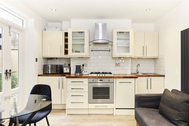 (SHORT LET) Flat A, 126, Southwark Park Road, London photo 3