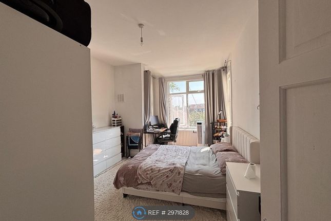 B, Baring Road, Grove Property photo 4