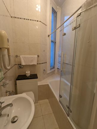 Flat A 11, Castletown Road, London photo 4