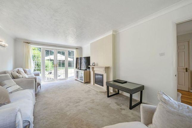 6, Chatsworth Heights, Surrey photo 3