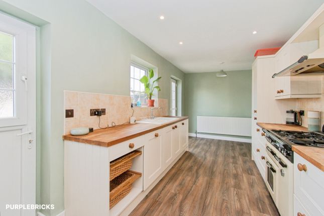 13, Long Crest, Pontefract photo 4