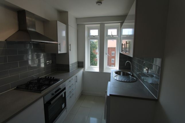 5, Albert Carr Gardens, London photo 3