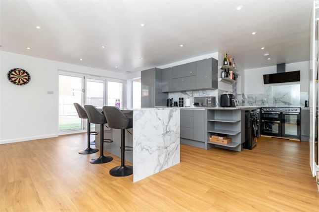 2, Newtimber Avenue, Goring-By-Sea photo 2