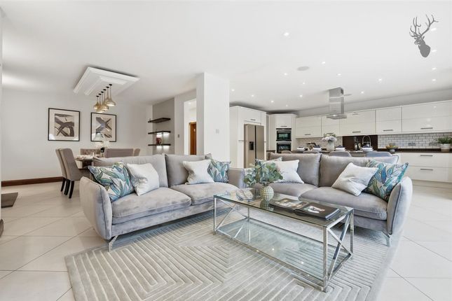 17 The Glade, Woodford Green photo 2