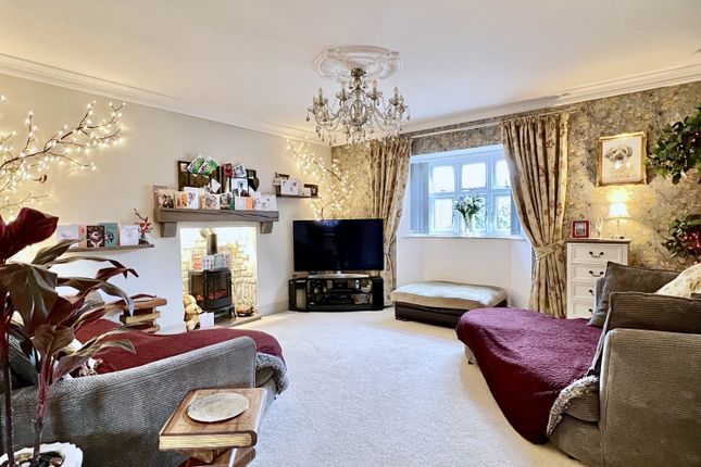 Corbiere, 6 Linbrook Court, Hurst Road, Ringwood photo 3