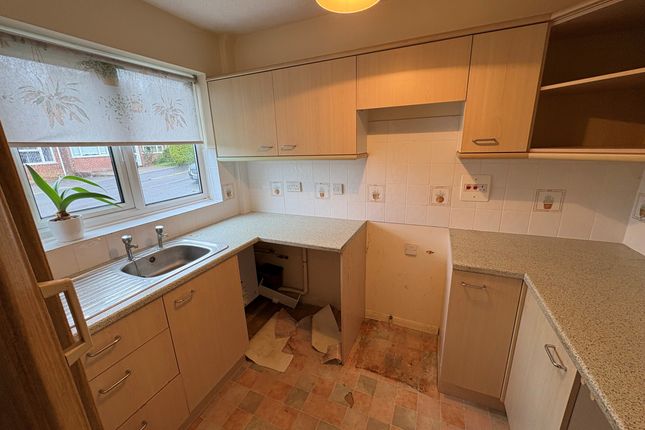196 Lower Fairmead Road, Yeovil photo 3