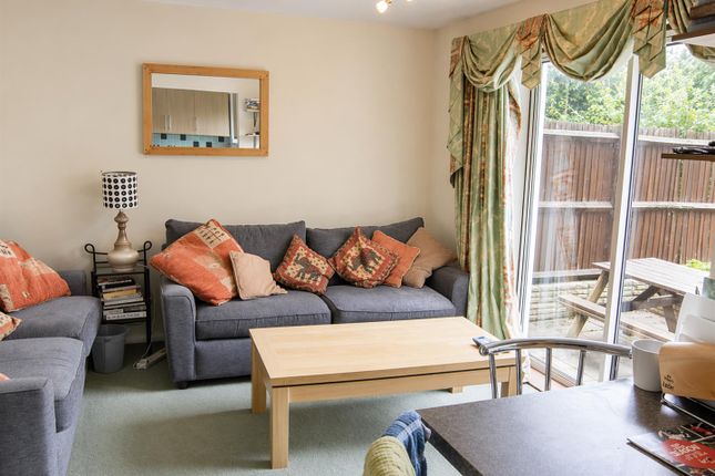 4, Linden Court, Egham photo 4