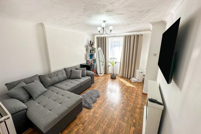26, Waltham Close, Corby photo 2