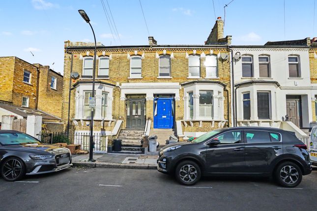 1-bed flat on London, £180,000