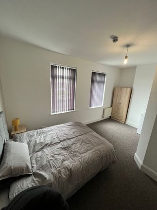 Thumbnail Room to rent in Warmsworth Road, Doncaster