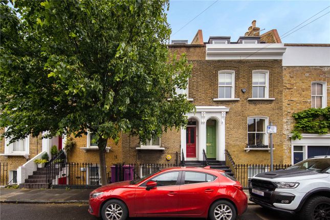 Flat for sale in Kenilworth Road, Bow, London