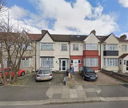 Thumbnail Terraced house to rent in Cambridge Road, Seven Kings, Ilford