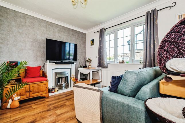 16, Fleet Close, LITTLEHAMPTON photo 2