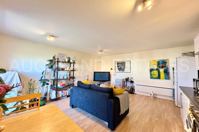 Orchard Court, Potters Bar photo 4