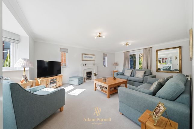 8 Bradgate Gardens, Hinckley photo 4