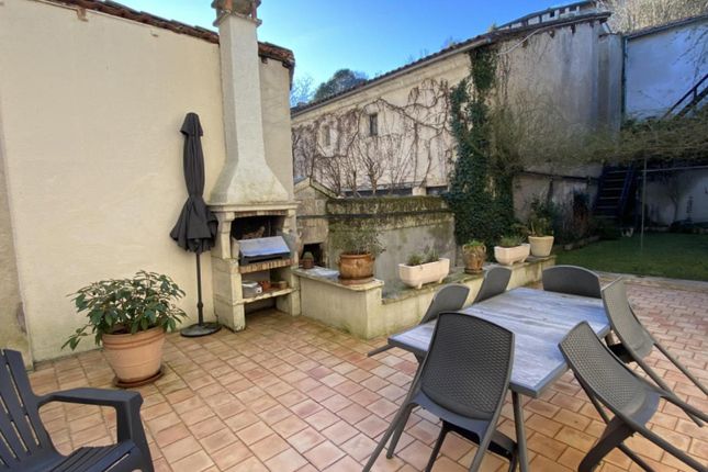 Town house for sale in Chalais, Charente, France - 16210