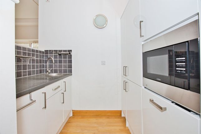Apartment 2, The Pyjama Factory, Abbey Street, Crewkerne photo 4