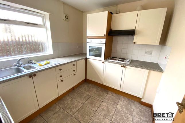 Thumbnail Flat to rent in Elizabeth Venmore Court, Yorke Street, Milford Haven, Pembrokeshire.