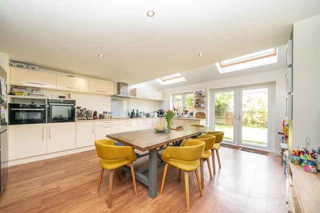 49 Laureate Way, Hemel Hempstead photo 2