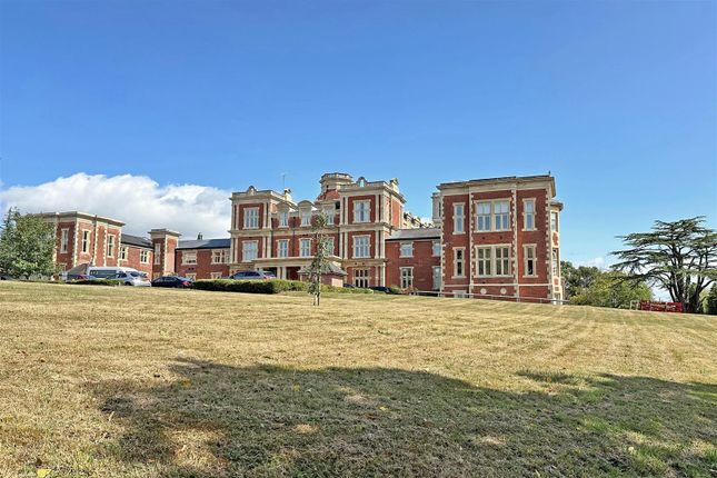 Thumbnail Flat for sale in Royal Earlswood Park, Redhill