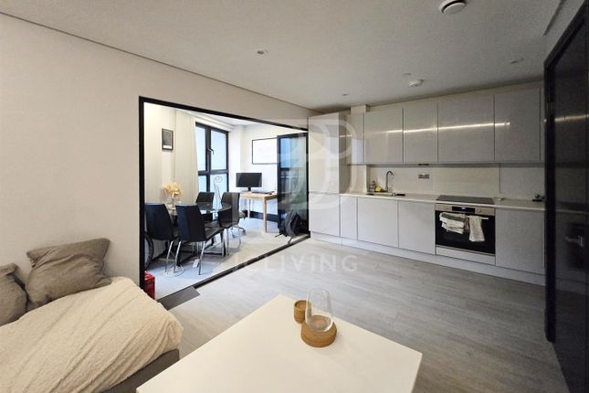 6 Buckle Street, London photo 3