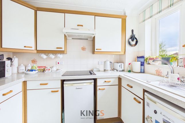 53 Potters Court Darkes Lane, Potters Bar photo 3