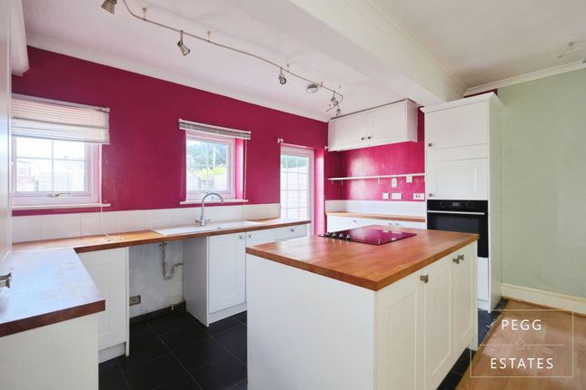 8 Lummaton Cross, Torquay photo 4