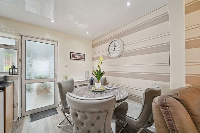 24 Bullwood Drive, Glasgow photo 4