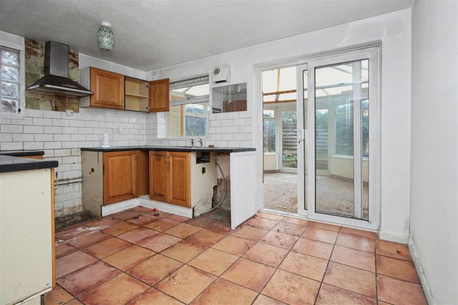 11, Clare Drive, Kettering photo 4