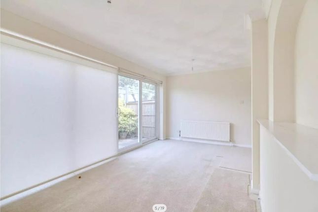 13, Palmerston Road, Rainham photo 3