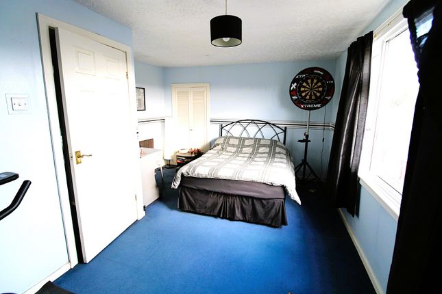 6, Highland Close, Bridgend photo 4