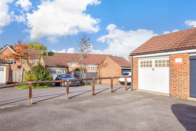 Stagshaw Close, Maidstone photo 2