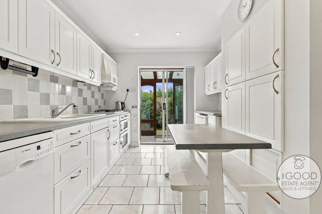 132, Hanson Drive, Loughton photo 3