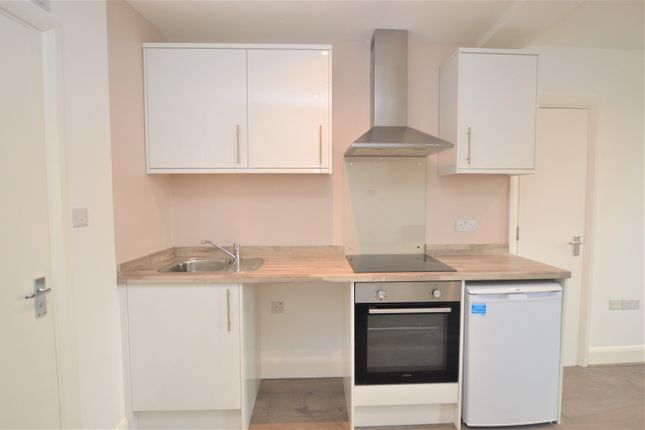 Flat 5, 146-148, New Cross Road, London photo 5