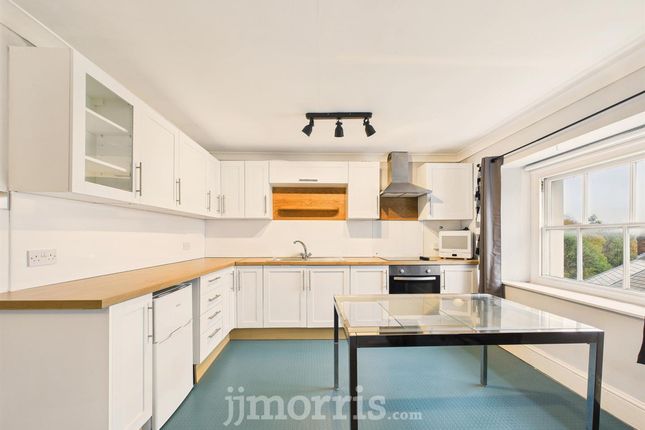 Flat 10, Derutzen Market Street, Narberth photo 4