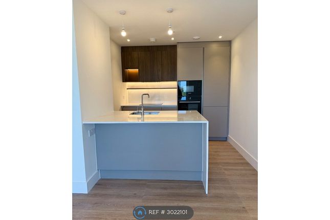 Flat  Botanical Apartments  Lavender Way, London photo 5