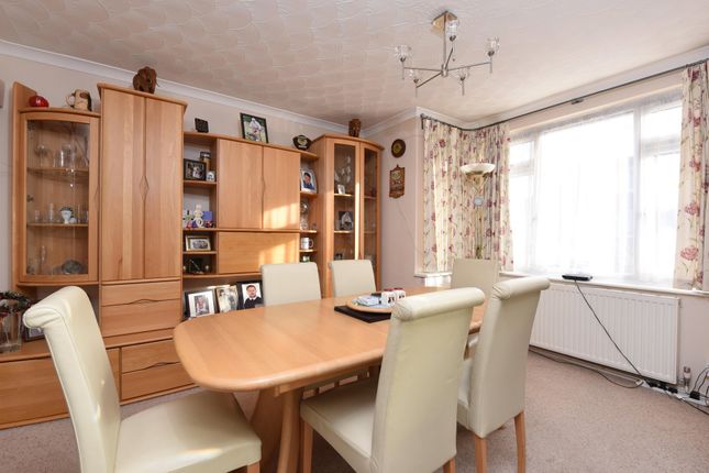 19, Martins Close, Camberley photo 4