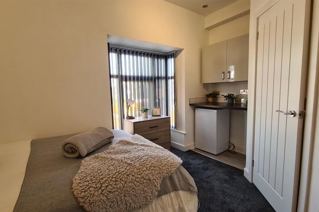 Room to rent in Queens Road, Erdington, Birmingham