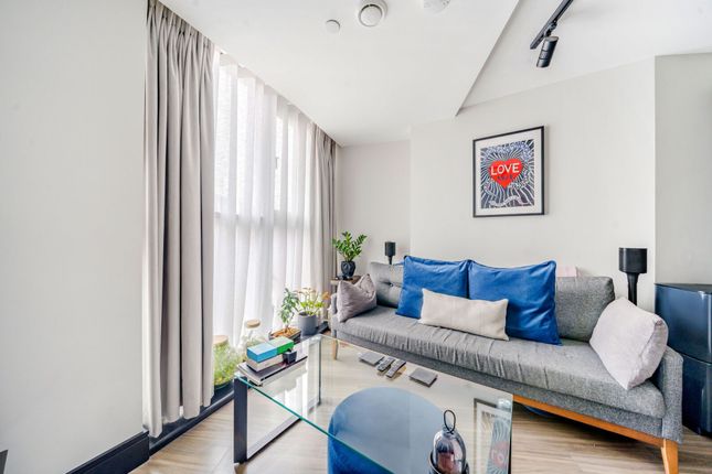 Flat 306, 153 Tower Bridge Road, London photo 3