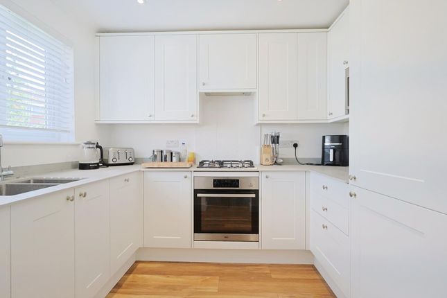 2, Hop Close, Poole photo 3