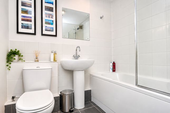 Flat 5, Santana, 15, Brent Road, London photo 4