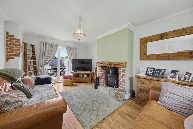 31, Walton Crescent, Chesterfield photo 2
