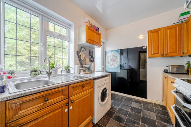 9, Dainton Close, Bromley photo 3