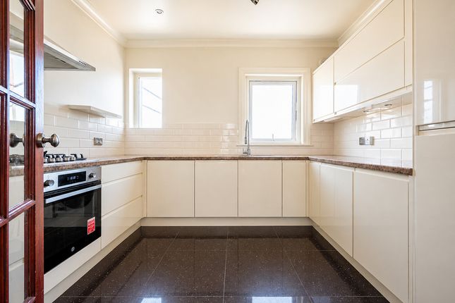 Flat 2, 46, High Street, Johnstone photo 2