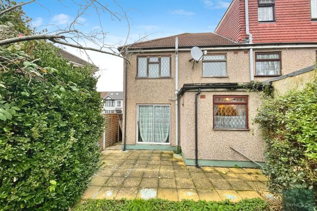 145 Wards Road, Ilford photo 2